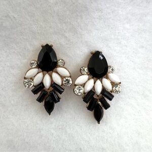 Vintage Style Black, White, and Gold-Tone Earrings.  Excellent Condition!